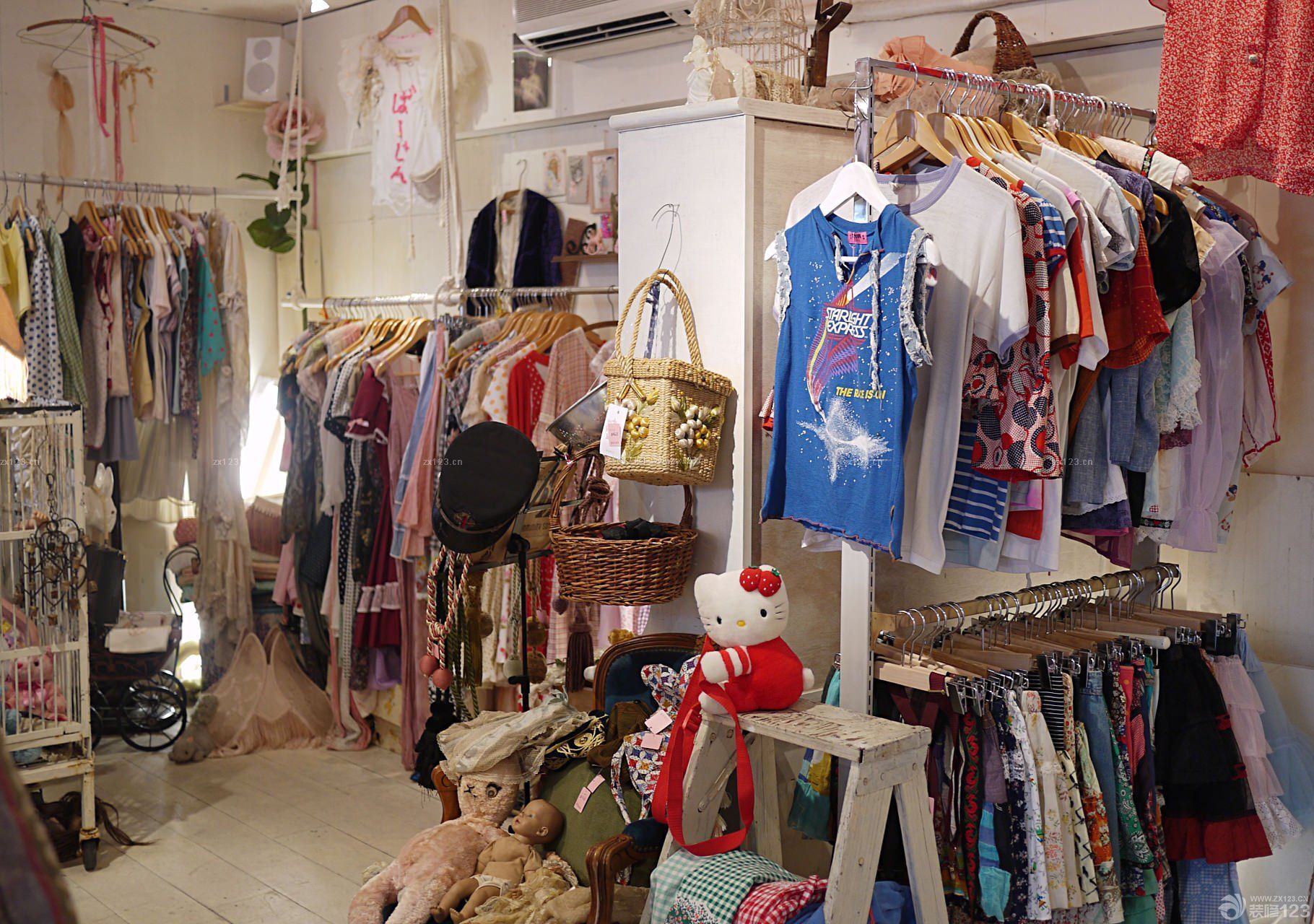 小型服装店室内装修效果图 用有限空间创造无限美感